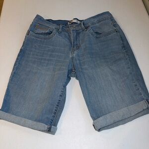 levis 546 Jean Shorts Women’s Size 8 Light  Wash Bermuda Slimming